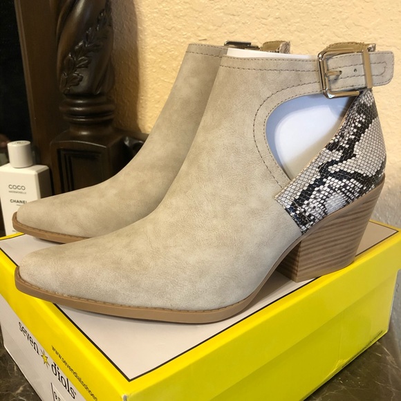 ❌SOLD❌ Seven Dials Booties - Picture 3 of 5